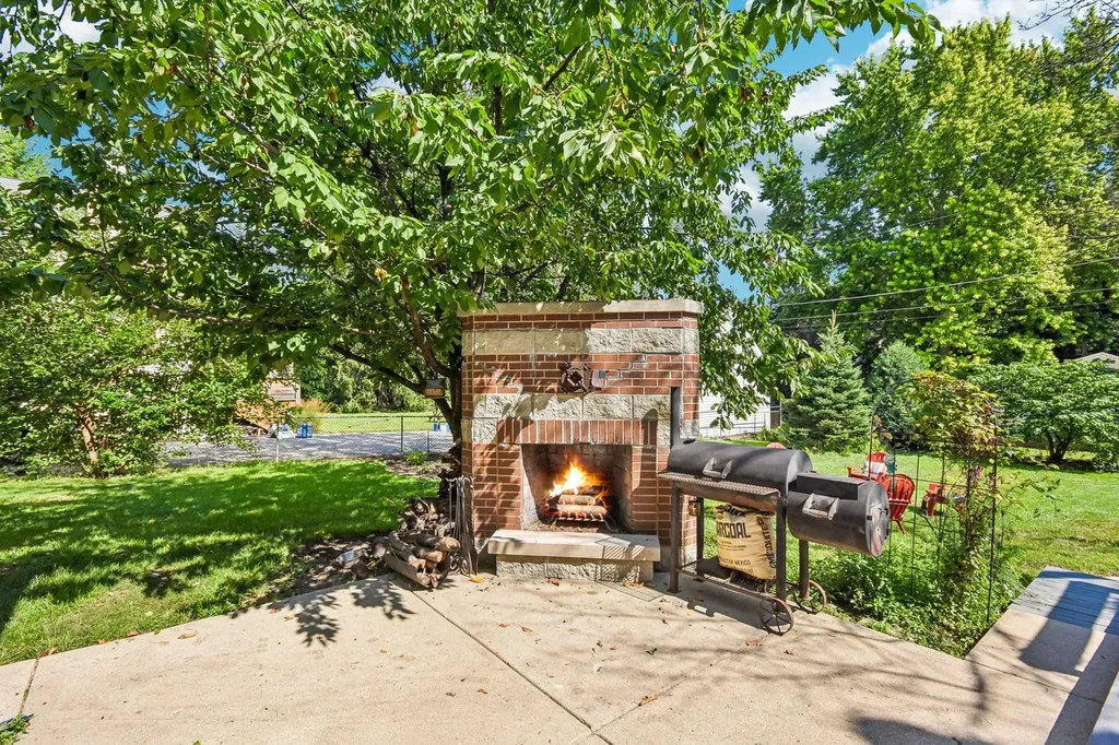 35 West Elm Avenue Roselle IL 60172