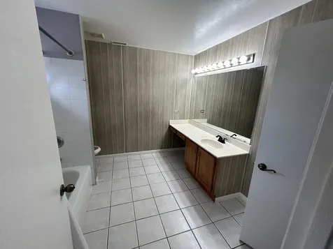 935 Viewpoint Drive Lake In The Hills IL 60156