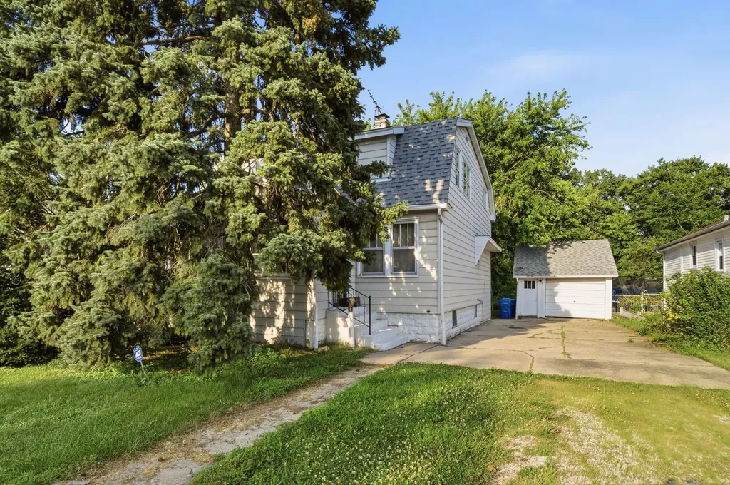 12751 Irving Avenue Blue Island IL 60406