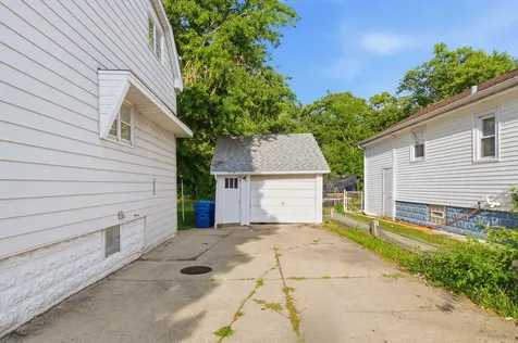 12751 Irving Avenue Blue Island IL 60406