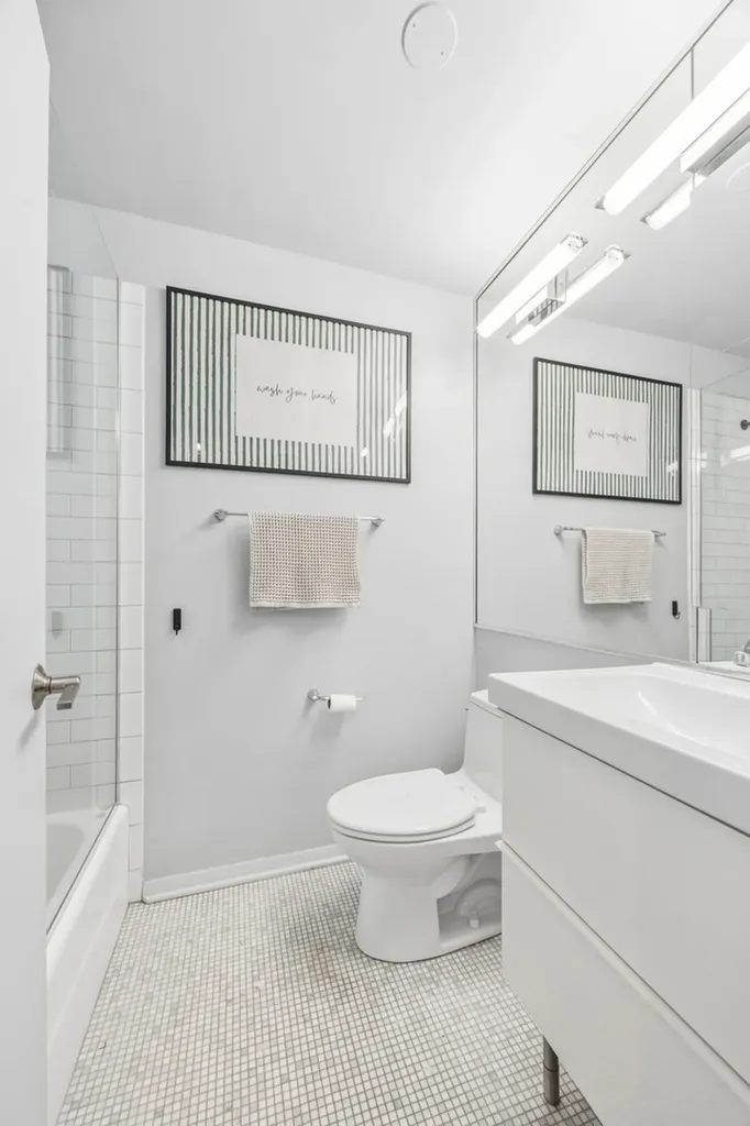 555 West Cornelia Avenue Chicago IL 60657