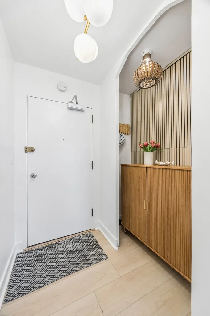 555 West Cornelia Avenue Chicago IL 60657