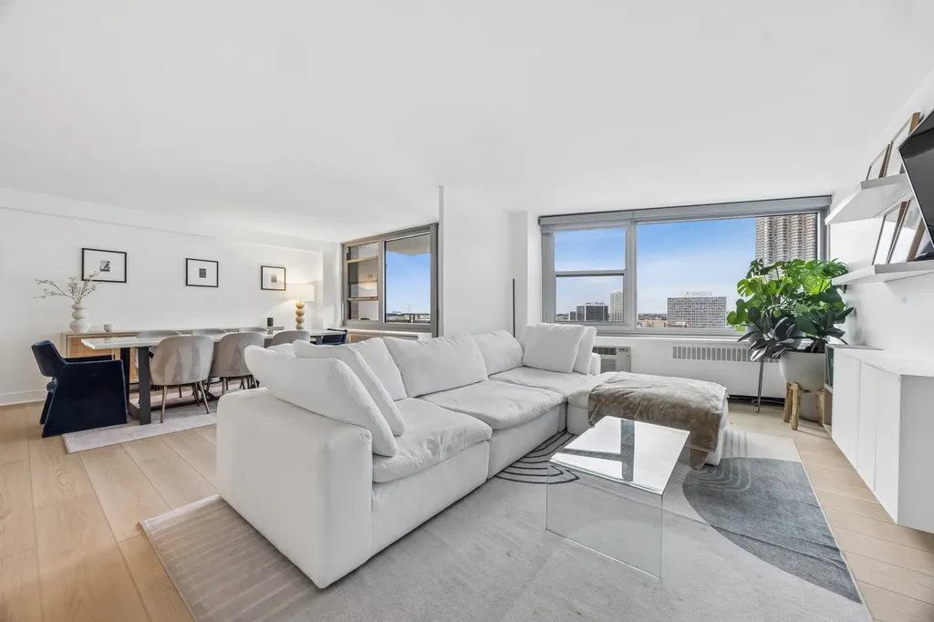 555 West Cornelia Avenue Chicago IL 60657