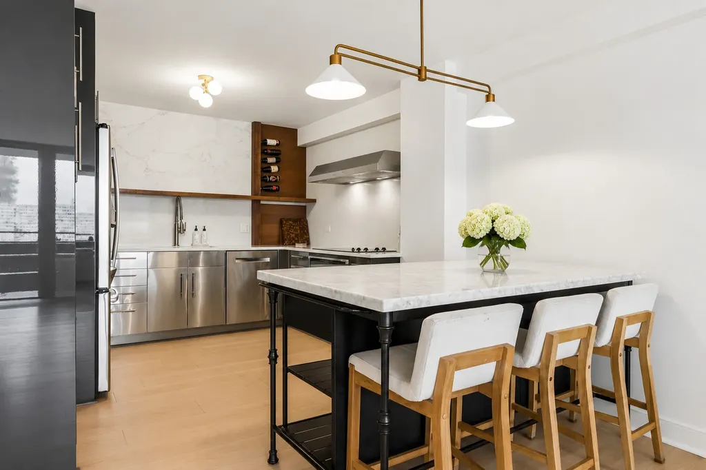 555 West Cornelia Avenue Chicago IL 60657