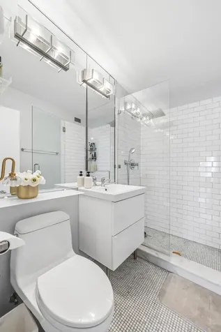 555 West Cornelia Avenue Chicago IL 60657