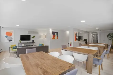 555 West Cornelia Avenue Chicago IL 60657
