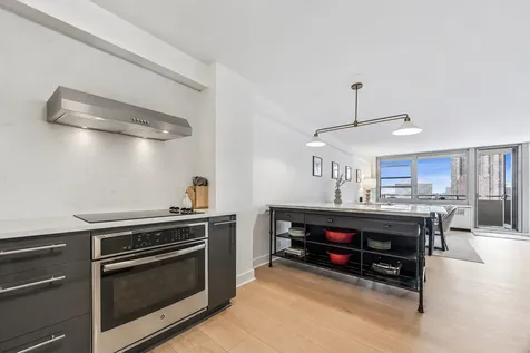 555 West Cornelia Avenue Chicago IL 60657