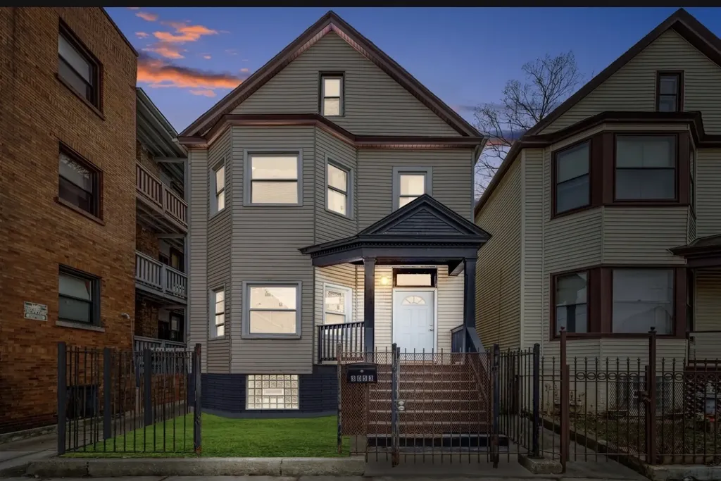 3053 East 79th Street Chicago IL 60649