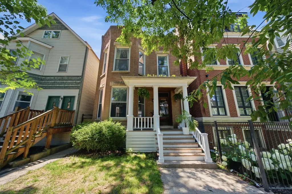 3742 North Janssen Avenue Chicago IL 60613