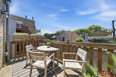 3742 North Janssen Avenue Chicago IL 60613