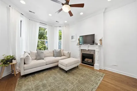 3742 North Janssen Avenue Chicago IL 60613