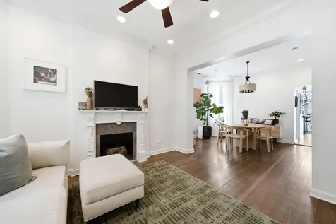 3742 North Janssen Avenue Chicago IL 60613