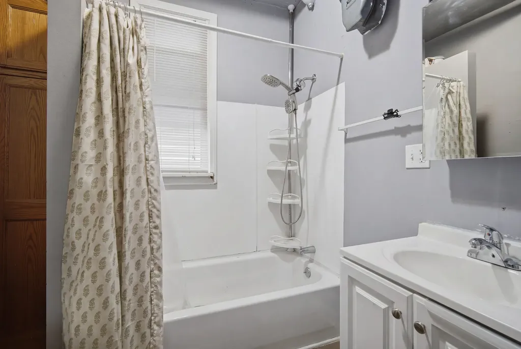 4849 West Ainslie Street Chicago IL 60630