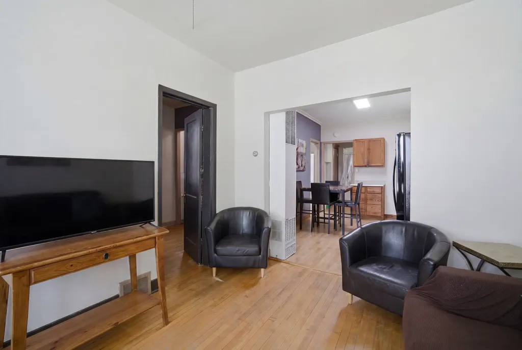 4849 West Ainslie Street Chicago IL 60630