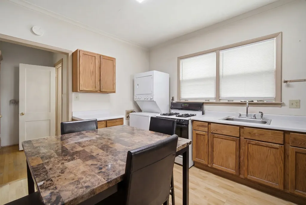 4849 West Ainslie Street Chicago IL 60630