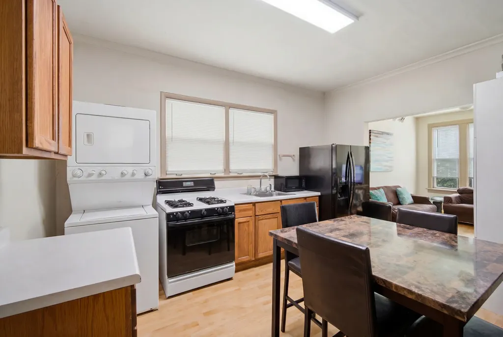 4849 West Ainslie Street Chicago IL 60630