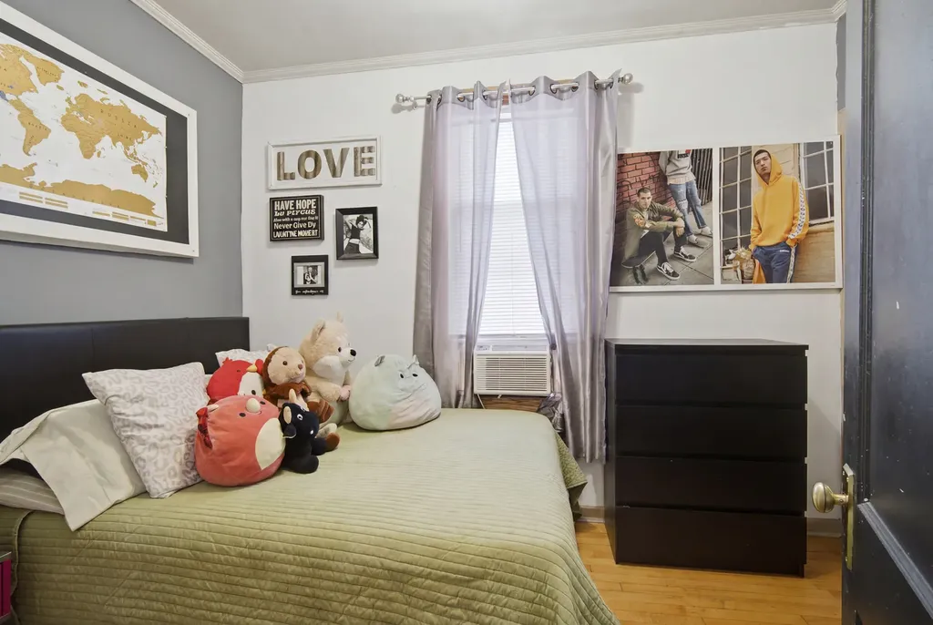 4849 West Ainslie Street Chicago IL 60630