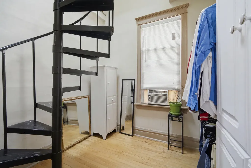4849 West Ainslie Street Chicago IL 60630