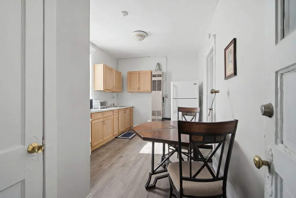 4849 West Ainslie Street Chicago IL 60630
