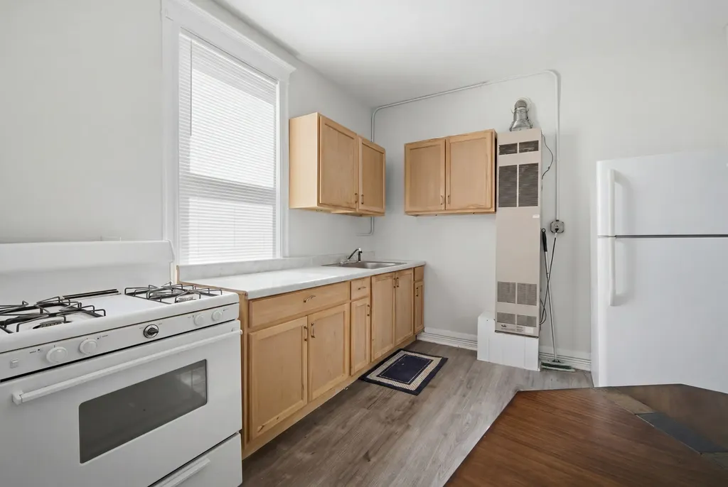 4849 West Ainslie Street Chicago IL 60630