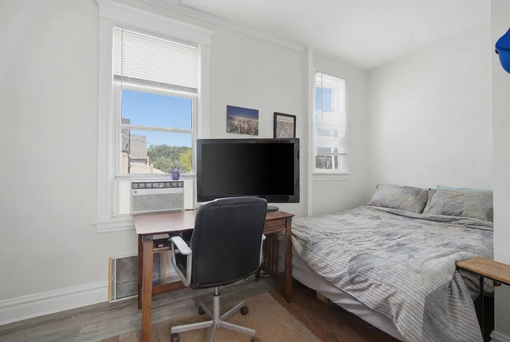 4849 West Ainslie Street Chicago IL 60630