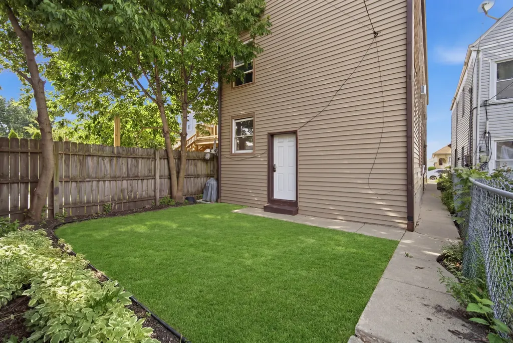 4849 West Ainslie Street Chicago IL 60630