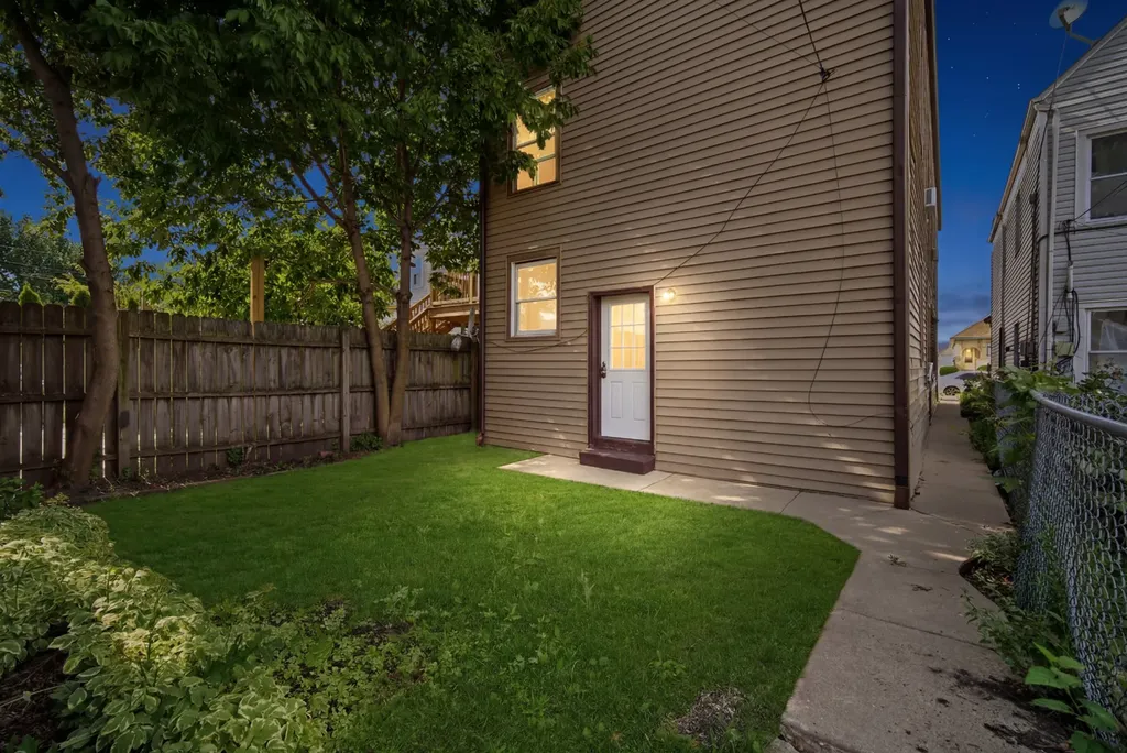4849 West Ainslie Street Chicago IL 60630