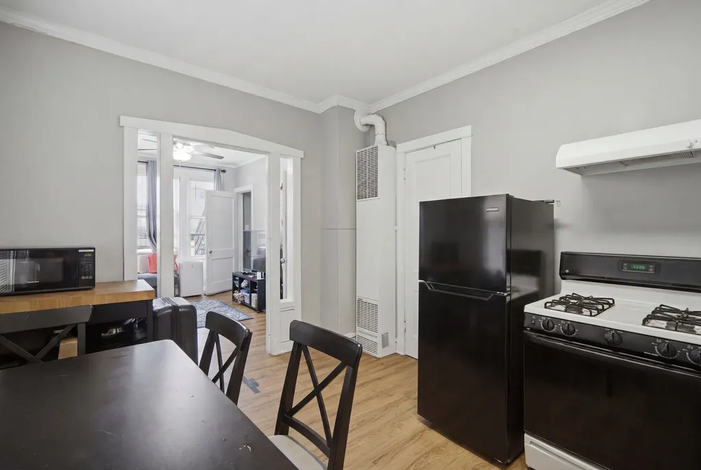 4849 West Ainslie Street Chicago IL 60630