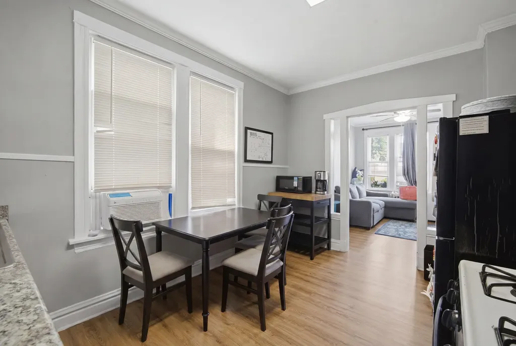 4849 West Ainslie Street Chicago IL 60630