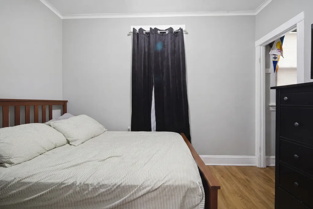 4849 West Ainslie Street Chicago IL 60630