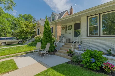 9717 South Springfield Avenue Evergreen Park IL 60805