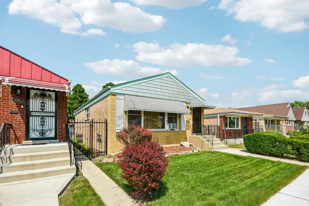 4536 South Lavergne Avenue Chicago IL 60638