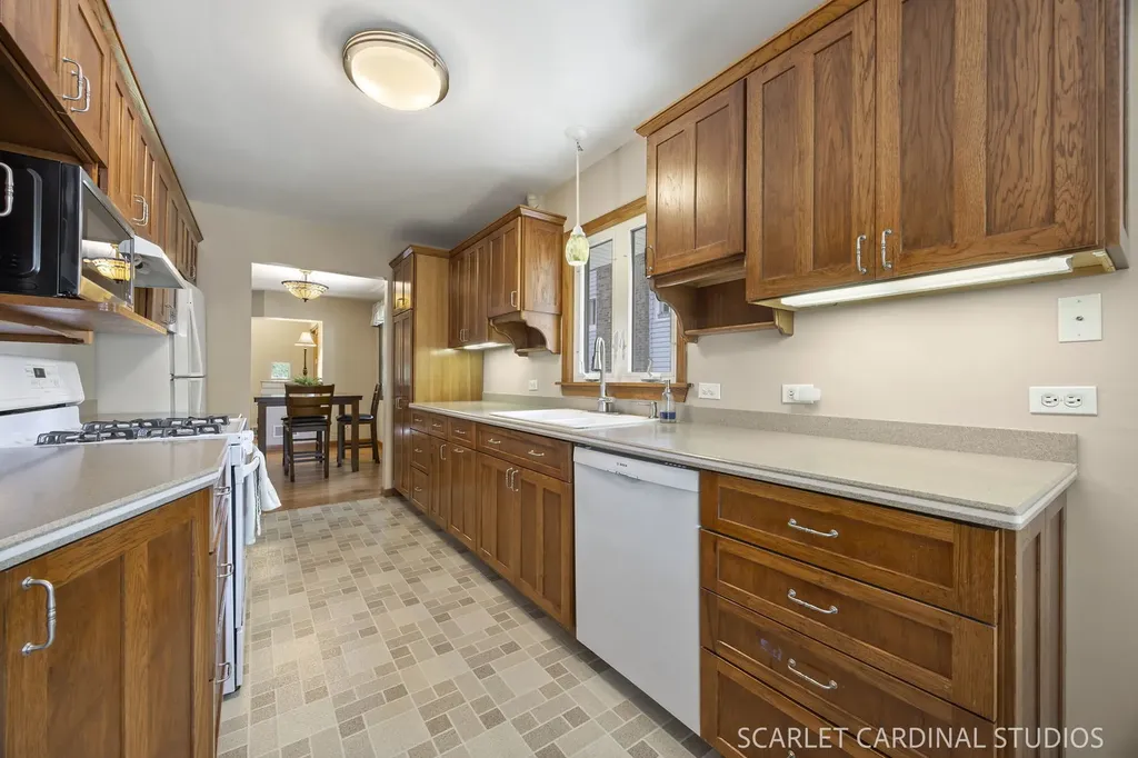 348 South Chase Avenue Lombard IL 60148