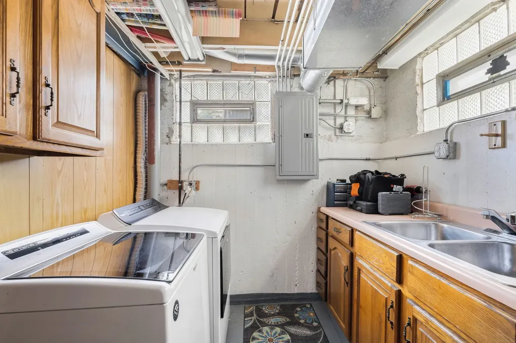 5050 North Neenah Avenue Chicago IL 60656