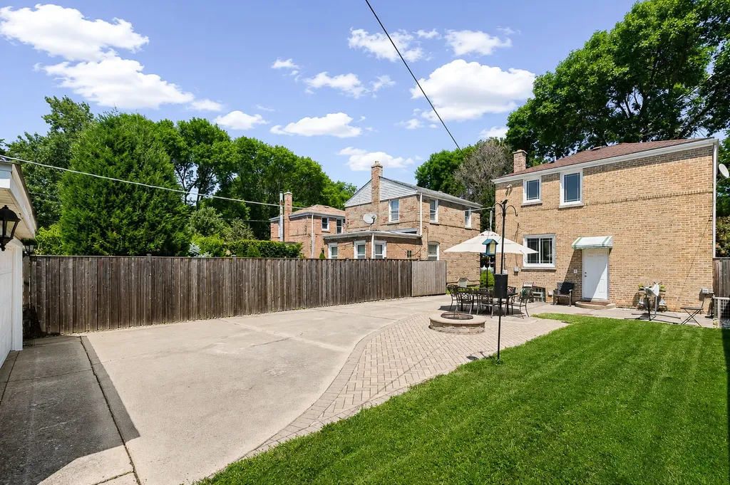 5050 North Neenah Avenue Chicago IL 60656
