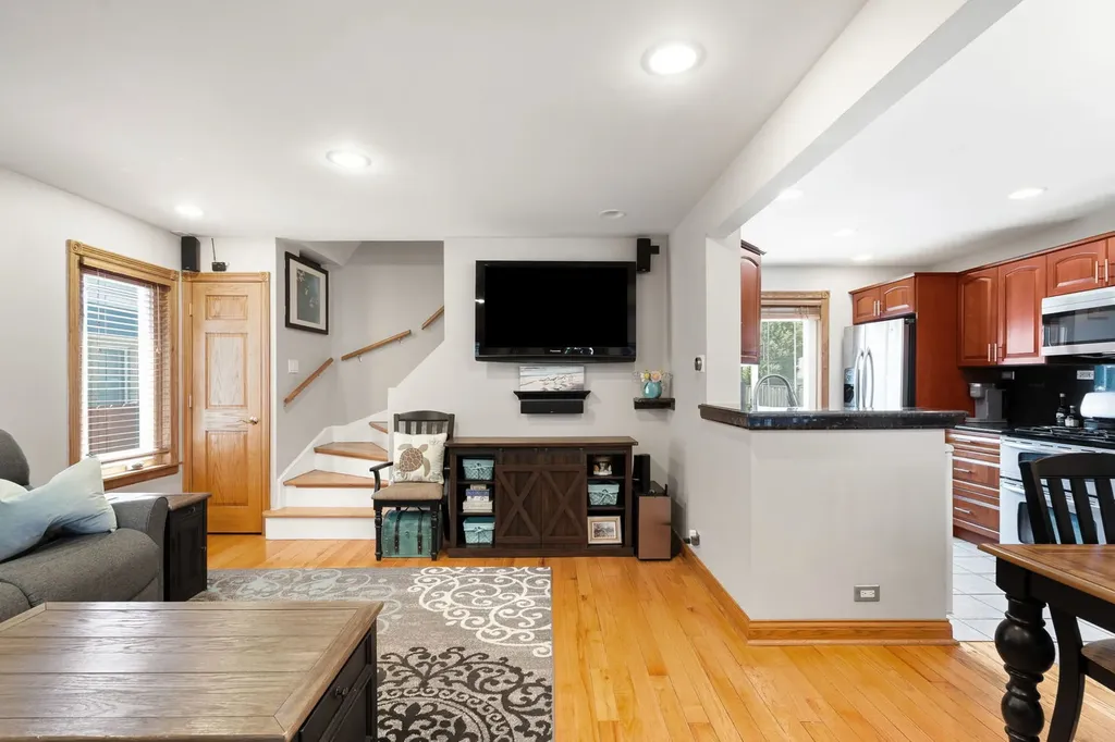 5050 North Neenah Avenue Chicago IL 60656