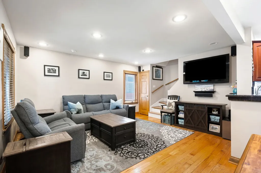 5050 North Neenah Avenue Chicago IL 60656