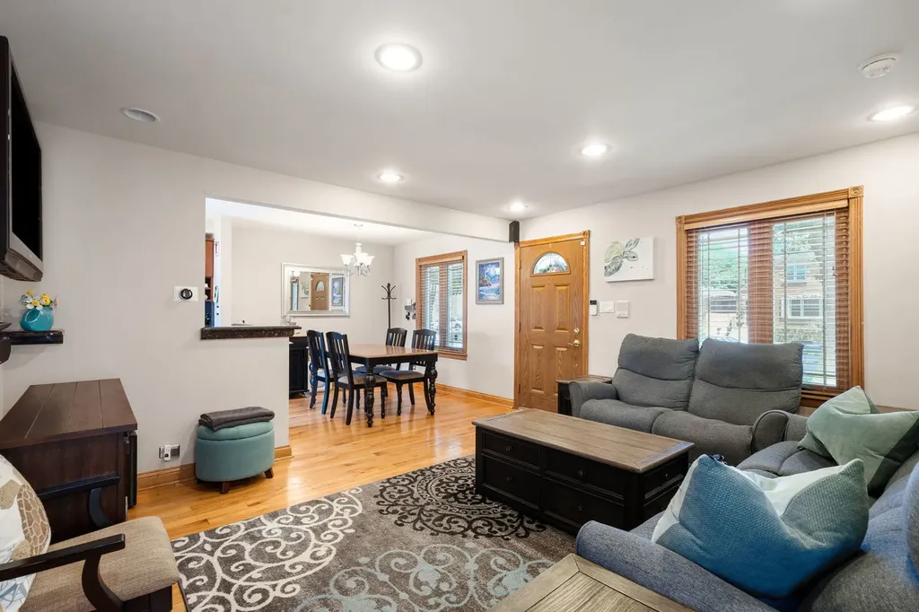 5050 North Neenah Avenue Chicago IL 60656