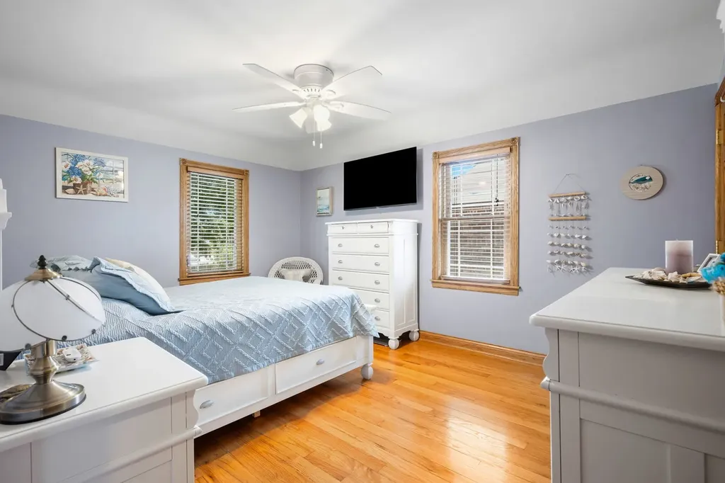5050 North Neenah Avenue Chicago IL 60656