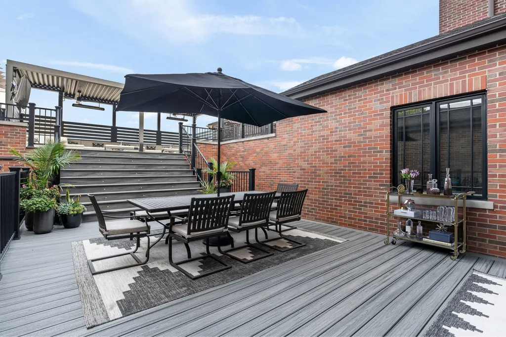 1634 West Surf Street Chicago IL 60657