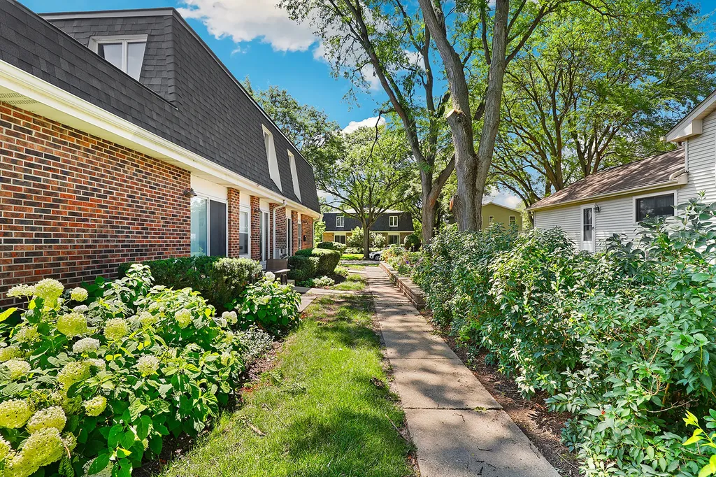 415 Sunnybrook Lane Wheaton IL 60187