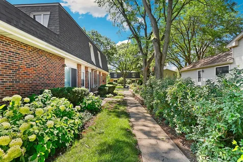 415 Sunnybrook Lane Wheaton IL 60187