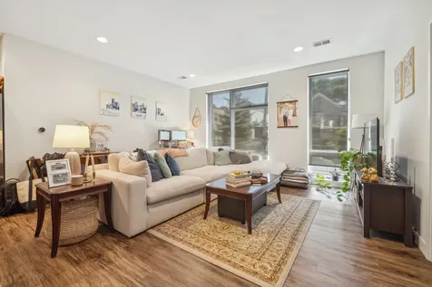 1045 West Cornelia Avenue Chicago IL 60657