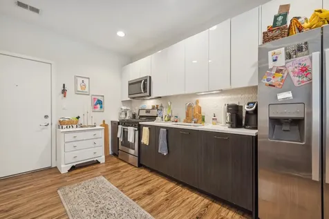 1045 West Cornelia Avenue Chicago IL 60657
