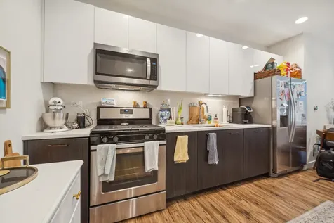1045 West Cornelia Avenue Chicago IL 60657
