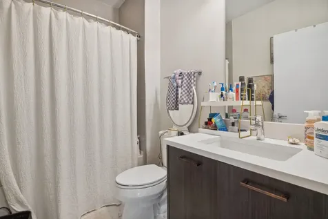 1045 West Cornelia Avenue Chicago IL 60657