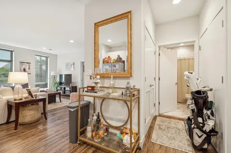 1045 West Cornelia Avenue Chicago IL 60657