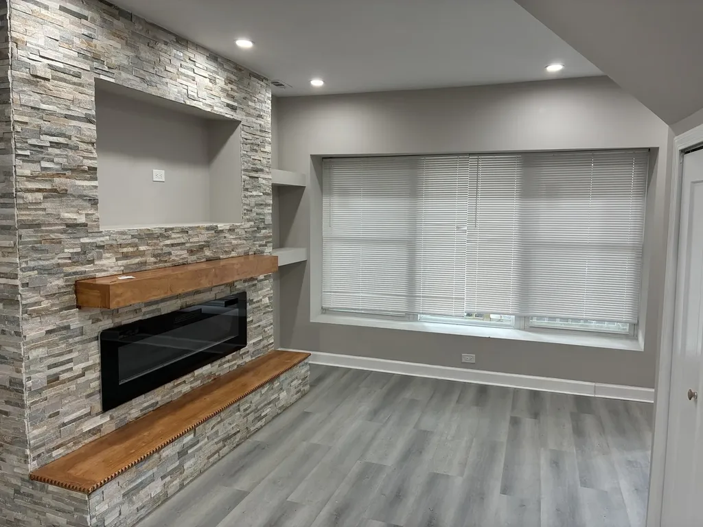8305 South Maryland Avenue Chicago IL 60619