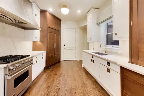 45 East Division Street Chicago IL 60610