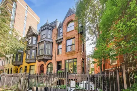 45 East Division Street Chicago IL 60610